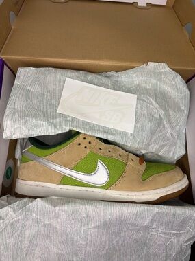 Nike Men's Green Tan Silver Low-Top Sneakers